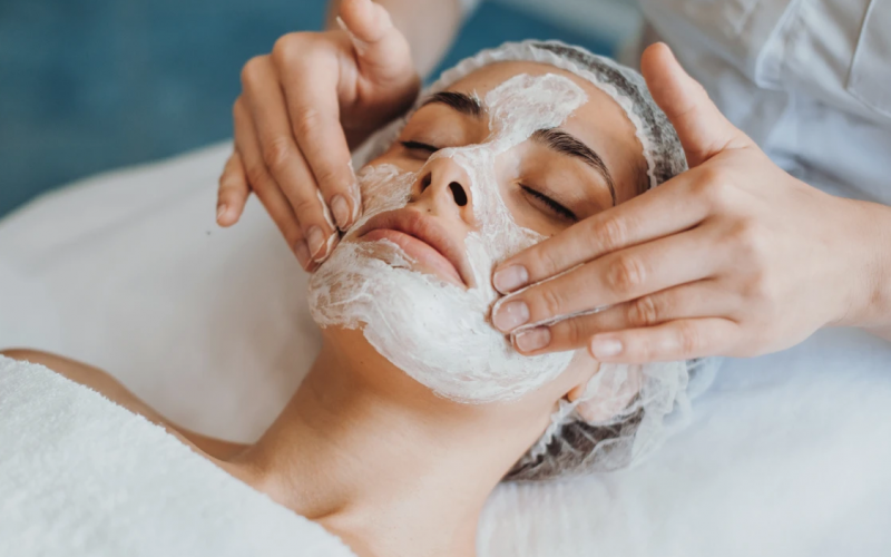 Küçükçekmece’de Profesyonel Cilt Bakımı Rehberi: Enza Küçükçekmece ile Işıltılı Bir Dönüşüm